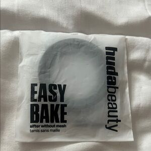 HUDA BEAUTY Easy Bake Sifter Without Mesh